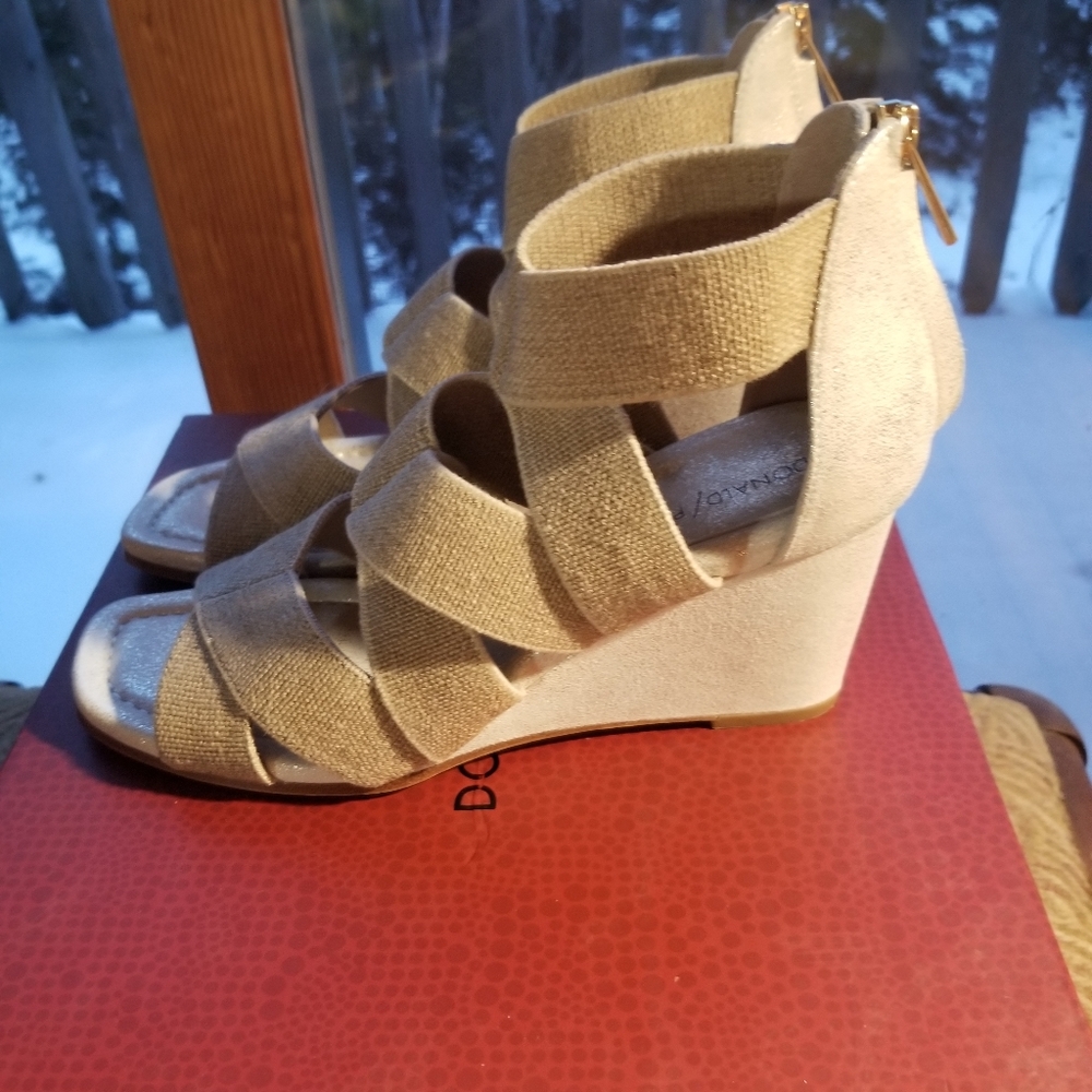 Donald Pliner sandal